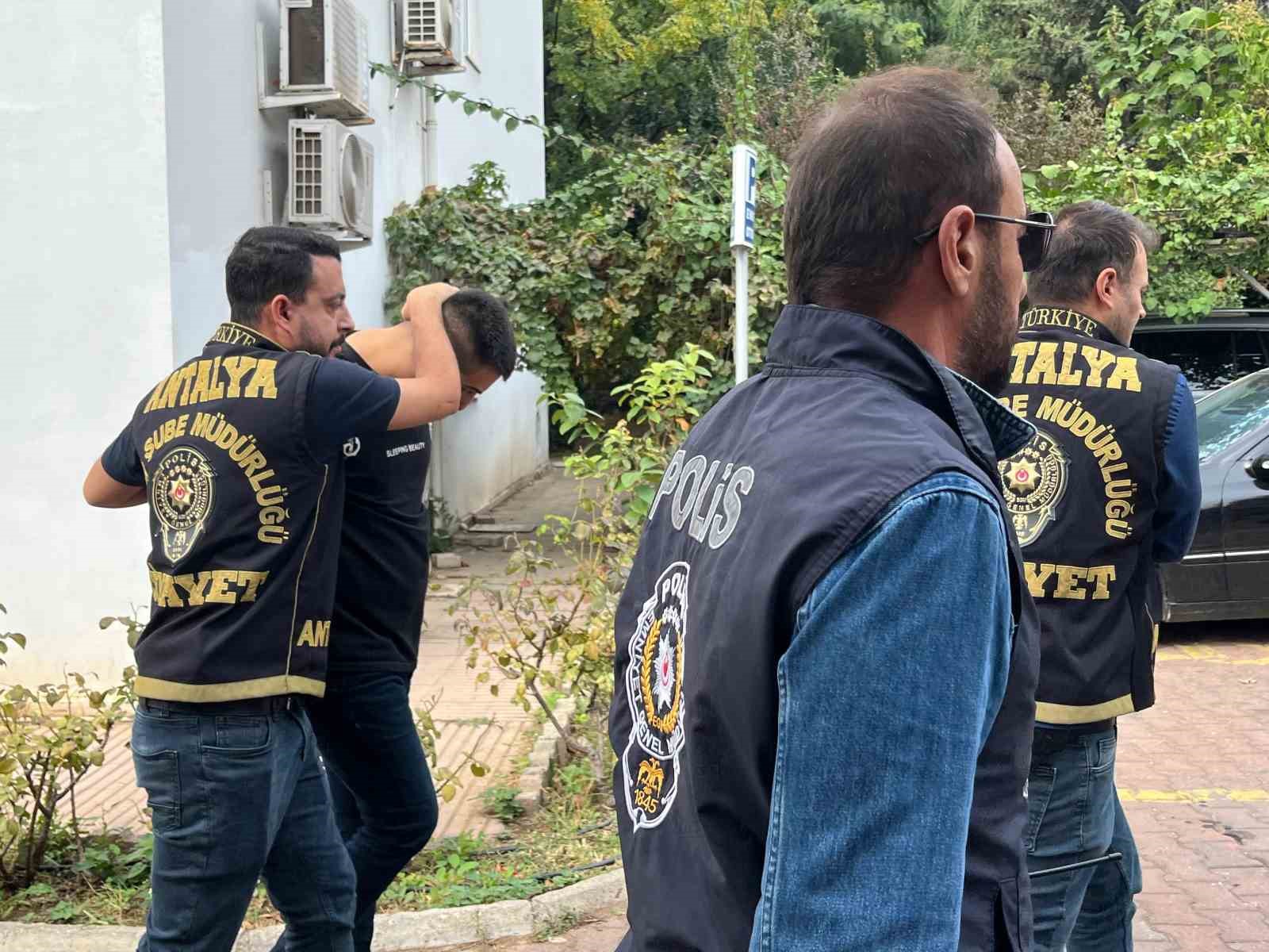 antalyada 2 kisinin olumuyle sonuclanan silahli kavga suphelileri adliyeye sevk edildi 2 eYfyhehH