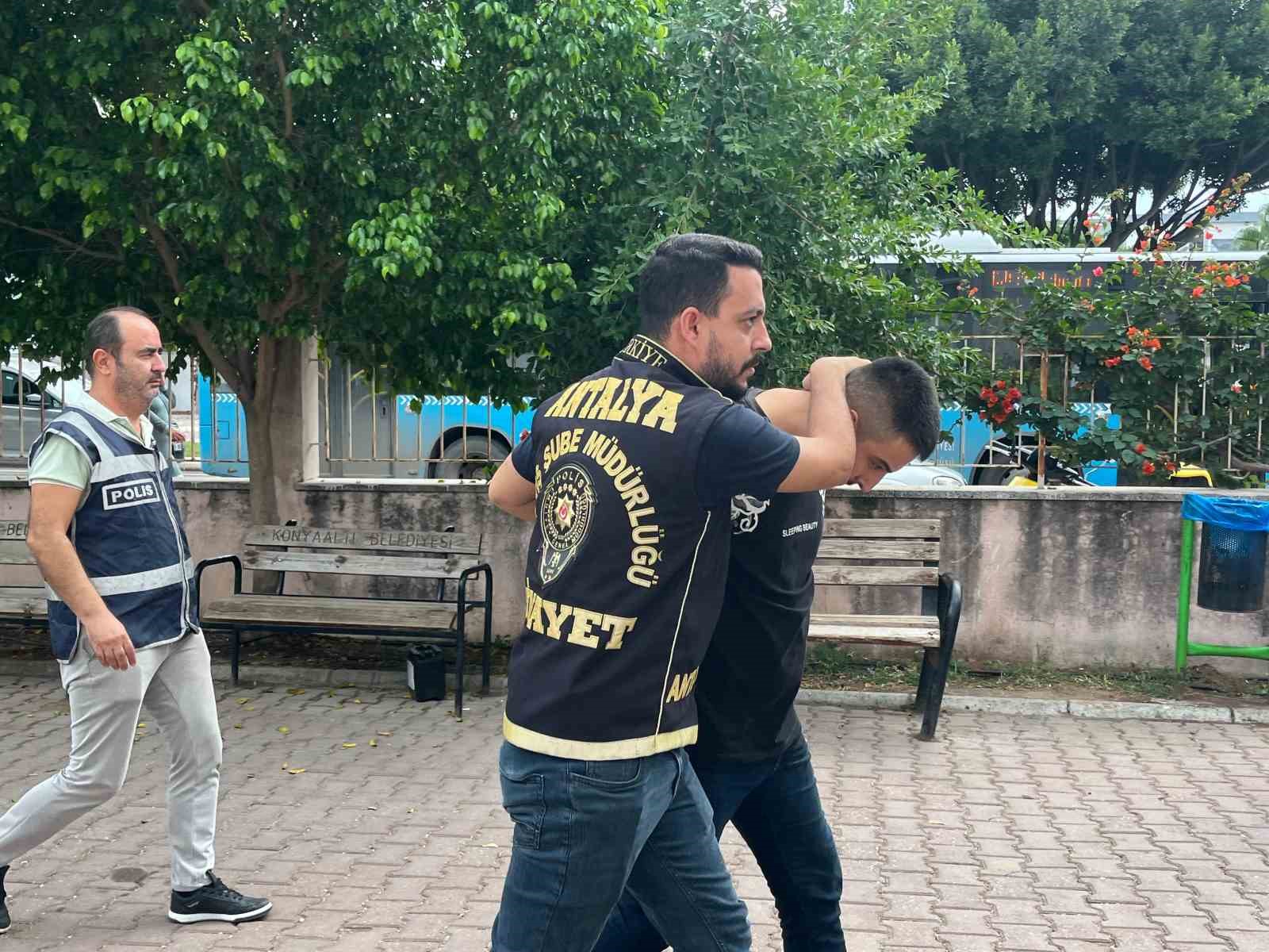 antalyada 2 kisinin olumuyle sonuclanan silahli kavga suphelileri adliyeye sevk edildi 3 mMD9kyaL