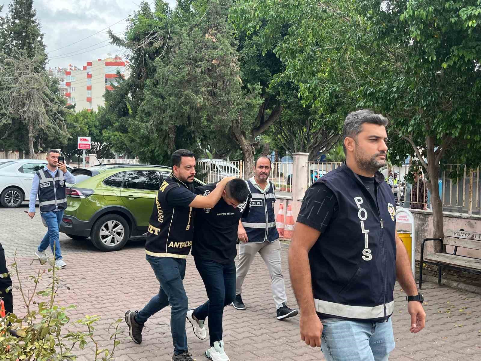 antalyada 2 kisinin olumuyle sonuclanan silahli kavga suphelileri adliyeye sevk edildi 4 JEB84Dmn