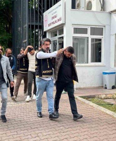 antalyada-2-kisinin-olumuyle-sonuclanan-silahli-kavga-suphelileri-adliyeye-sevk-edildi-7GzmKPgp.jpg