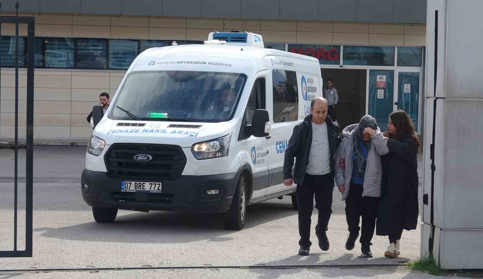 antalyada 20 yerinden bicaklanarak oldurulen gencin cenazesi teslim alindi cinayet zanlisi tutuklandi 0 riC4jnGl