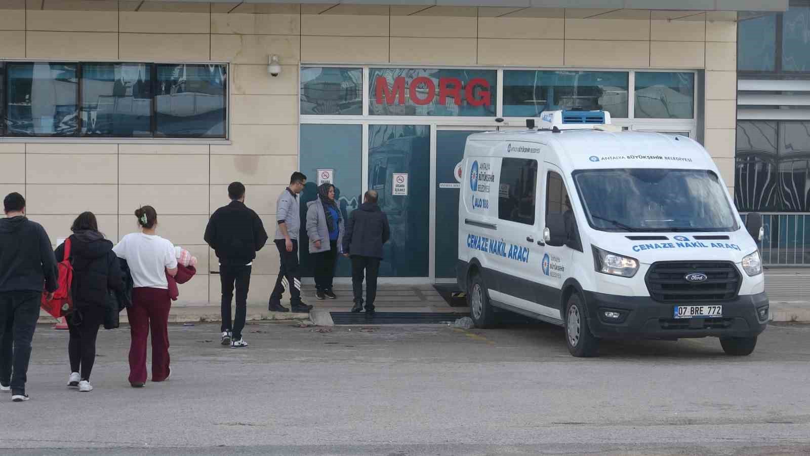 antalyada 20 yerinden bicaklanarak oldurulen gencin cenazesi teslim alindi cinayet zanlisi tutuklandi 2 v83hrsZ8