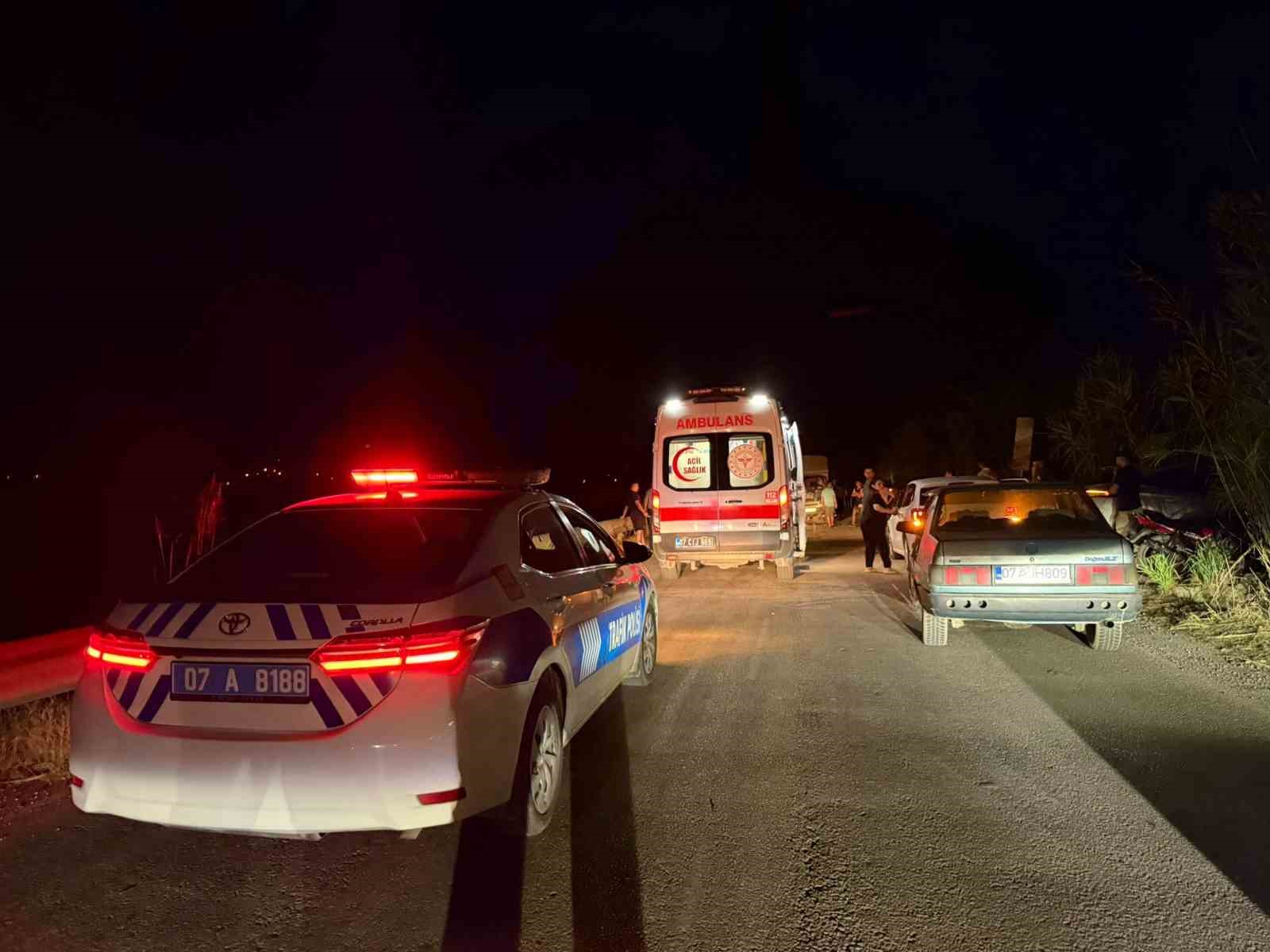 antalyada 3 aracin karistigi zincirleme kaza 1 yarali 0 niAQQkvI
