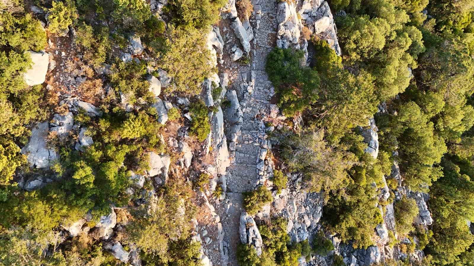 Antalya’da 3 bin 650 metrelik tarihi Kervan Yolu rotası dron ile görüntülendi 4 antalyada 3 bin 650 metrelik tarihi kervan yolu rotasi dron ile goruntulendi 0 TrawHsv7