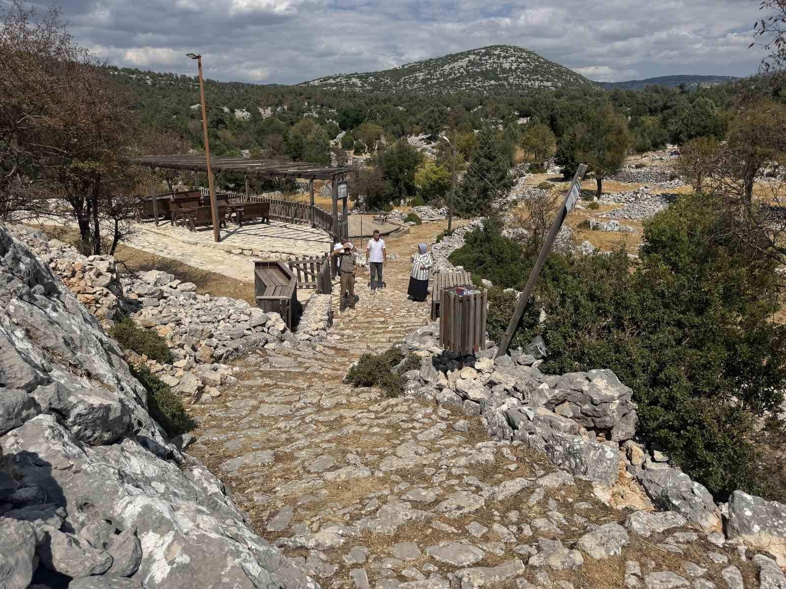 Antalya’da 3 bin 650 metrelik tarihi Kervan Yolu rotası dron ile görüntülendi 5 antalyada 3 bin 650 metrelik tarihi kervan yolu rotasi dron ile goruntulendi 1 HvGAtU9q