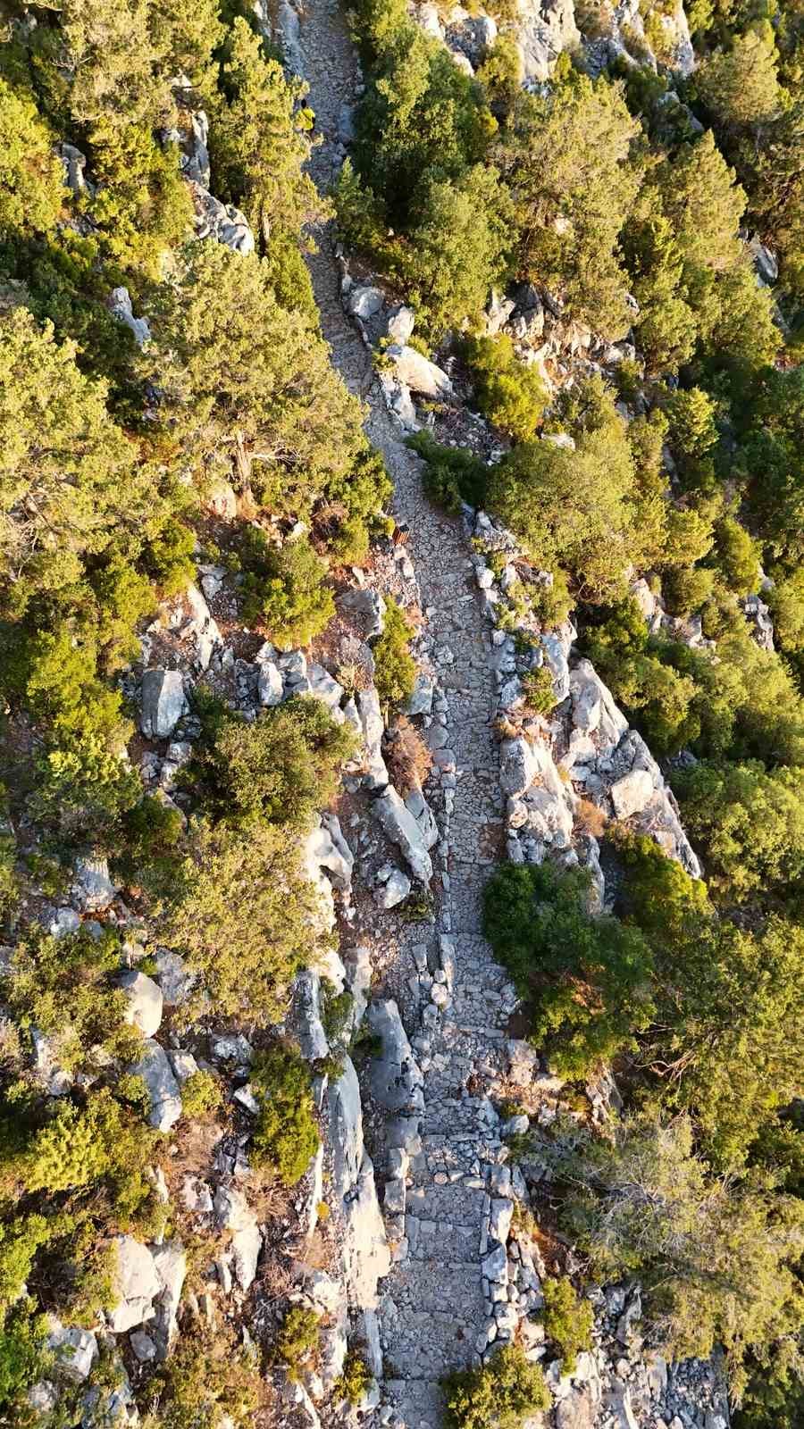 Antalya’da 3 bin 650 metrelik tarihi Kervan Yolu rotası dron ile görüntülendi 16 antalyada 3 bin 650 metrelik tarihi kervan yolu rotasi dron ile goruntulendi 12