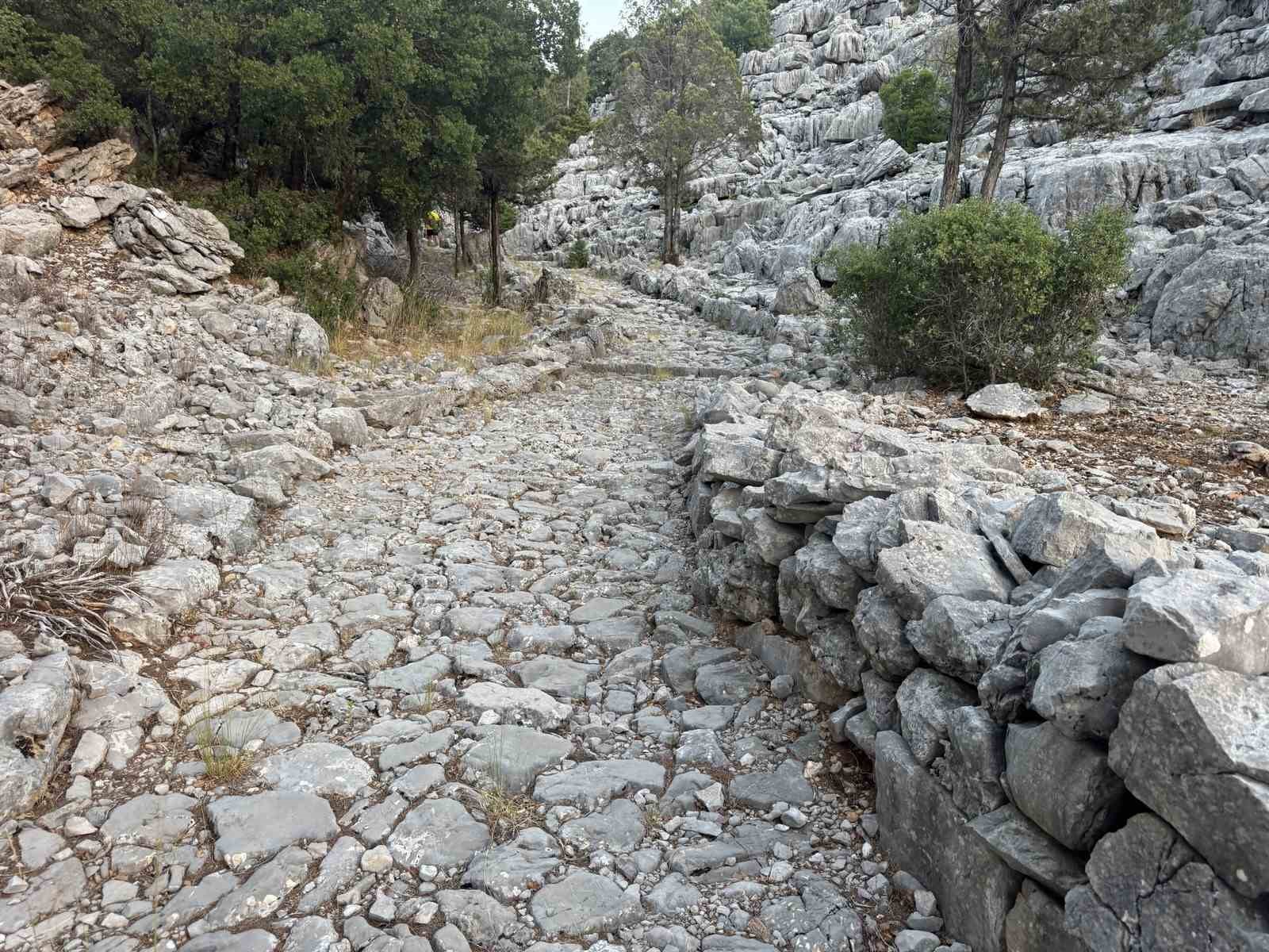 Antalya’da 3 bin 650 metrelik tarihi Kervan Yolu rotası dron ile görüntülendi 10 antalyada 3 bin 650 metrelik tarihi kervan yolu rotasi dron ile goruntulendi 6 VAwNPFQh