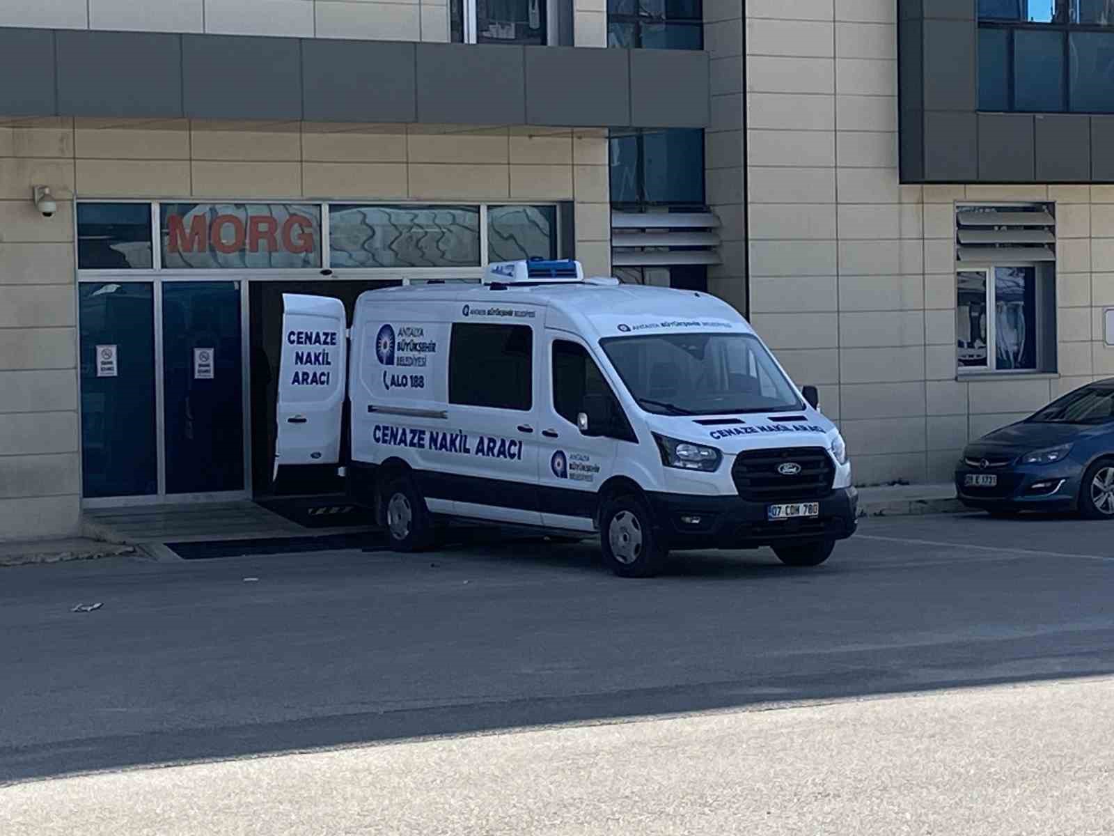 antalyada 30 metrelik falezlerden duserek olen muzisyenin son turkusu yurekleri yakti 3 Nkpkk5Fw