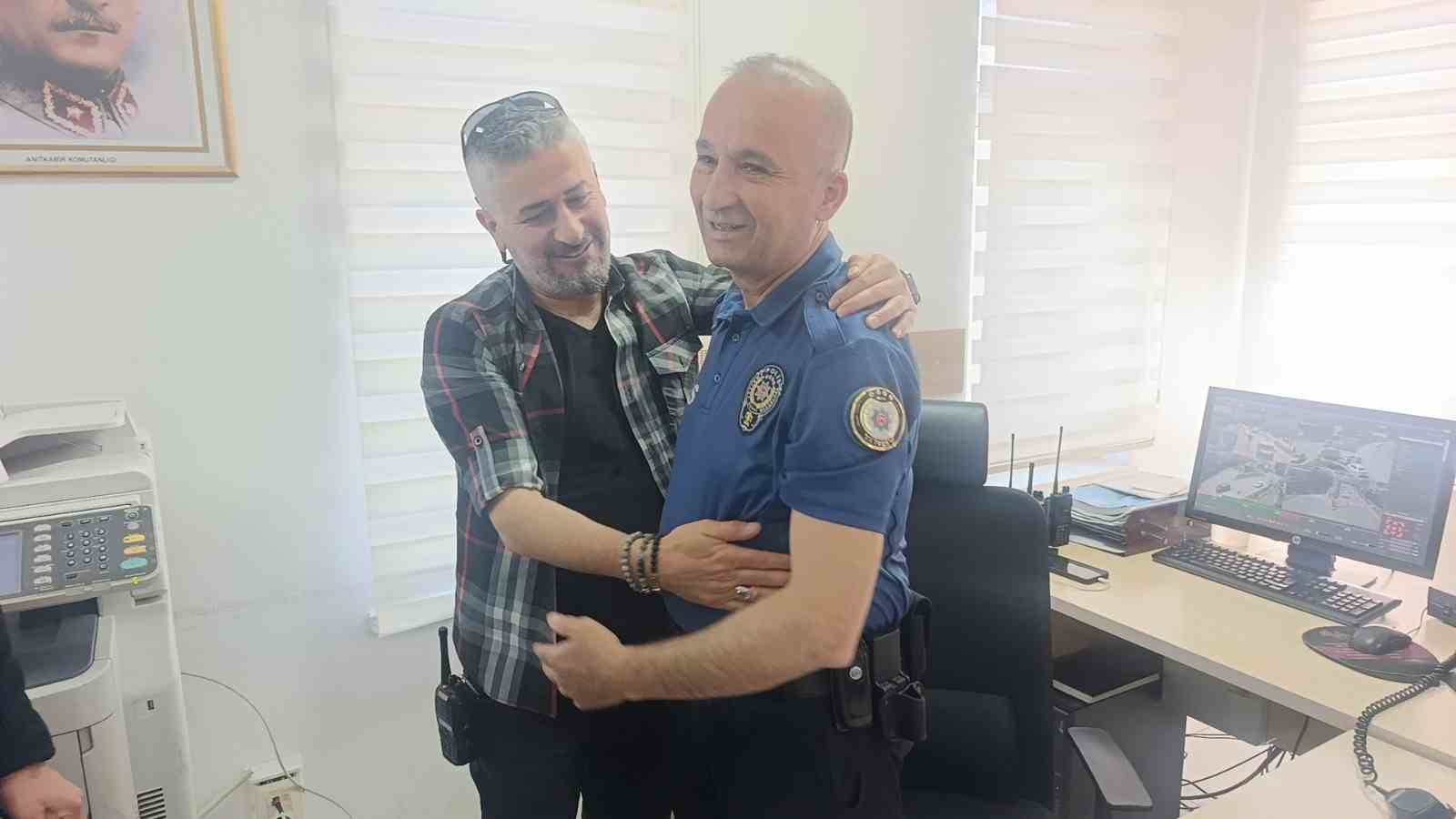 antalyada 30 yillik polis memurundan telsizde arkadaslarina duygusal veda 5 94Li8OJQ