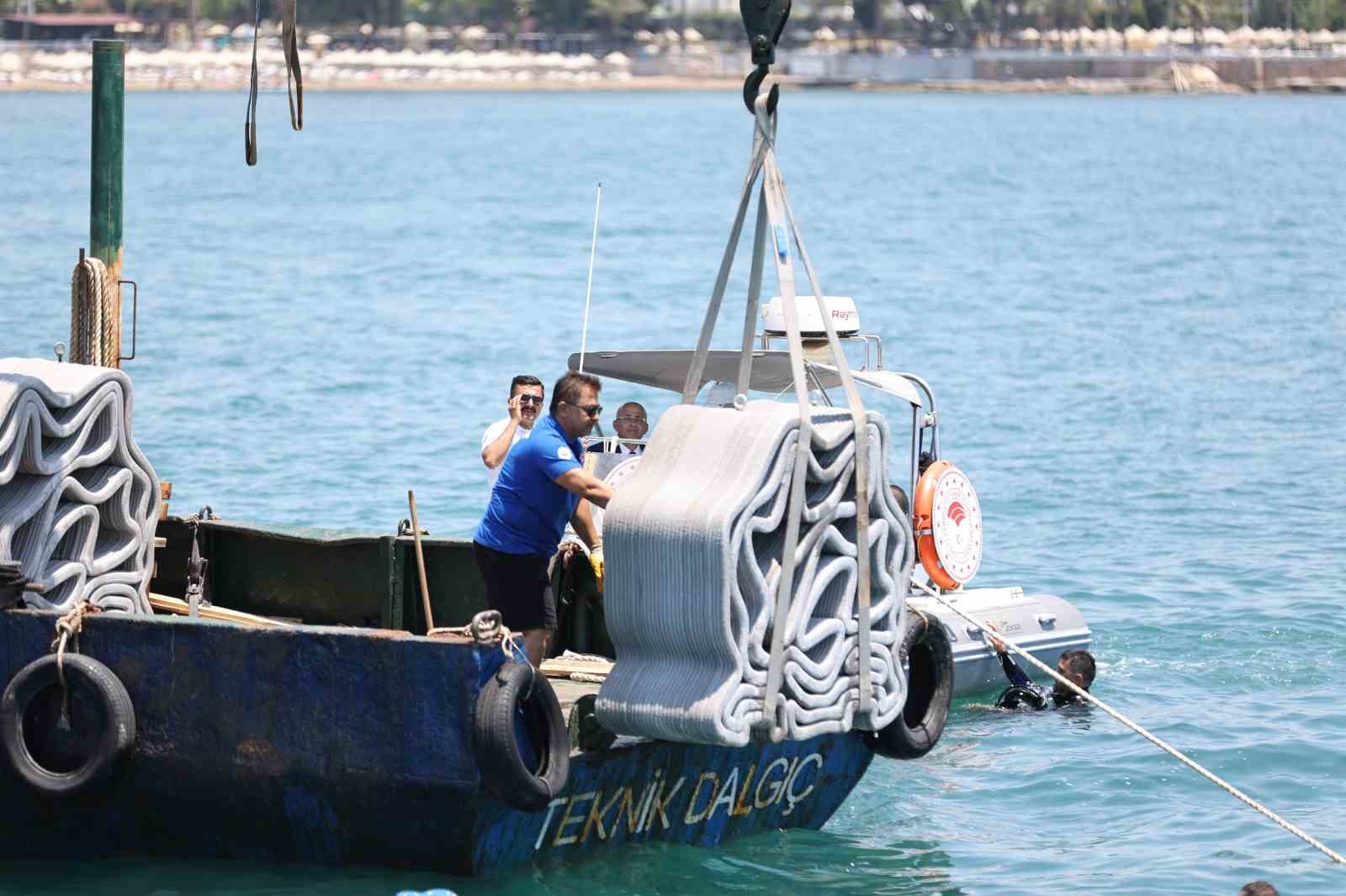 antalyada 3d yaziciyla uretilen yapay resifler denizle bulustu 2