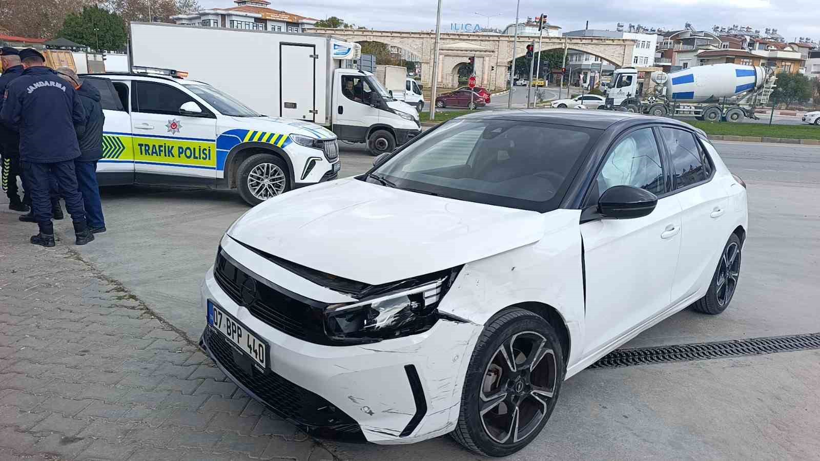 antalyada 4 aracli zincirleme kaza 1 yarali 1 7yU3NcZd