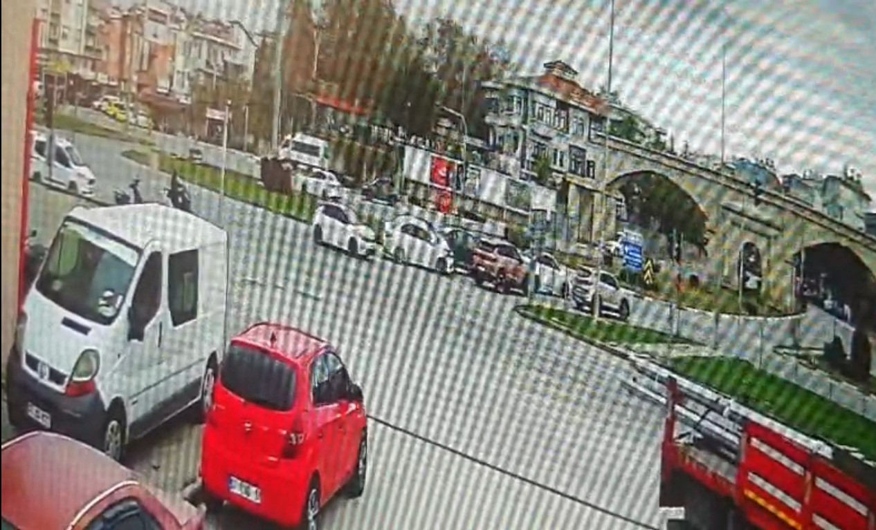 antalyada 4 aracli zincirleme kaza 1 yarali 7 SSwh2QlD