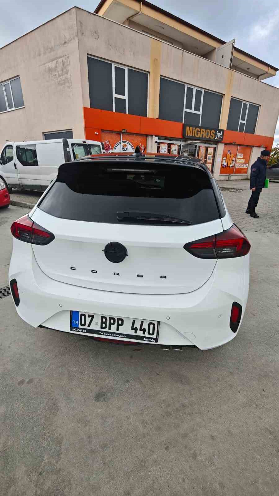 antalyada 4 aracli zincirleme kaza 1 yarali 8 rr9UI8Sy