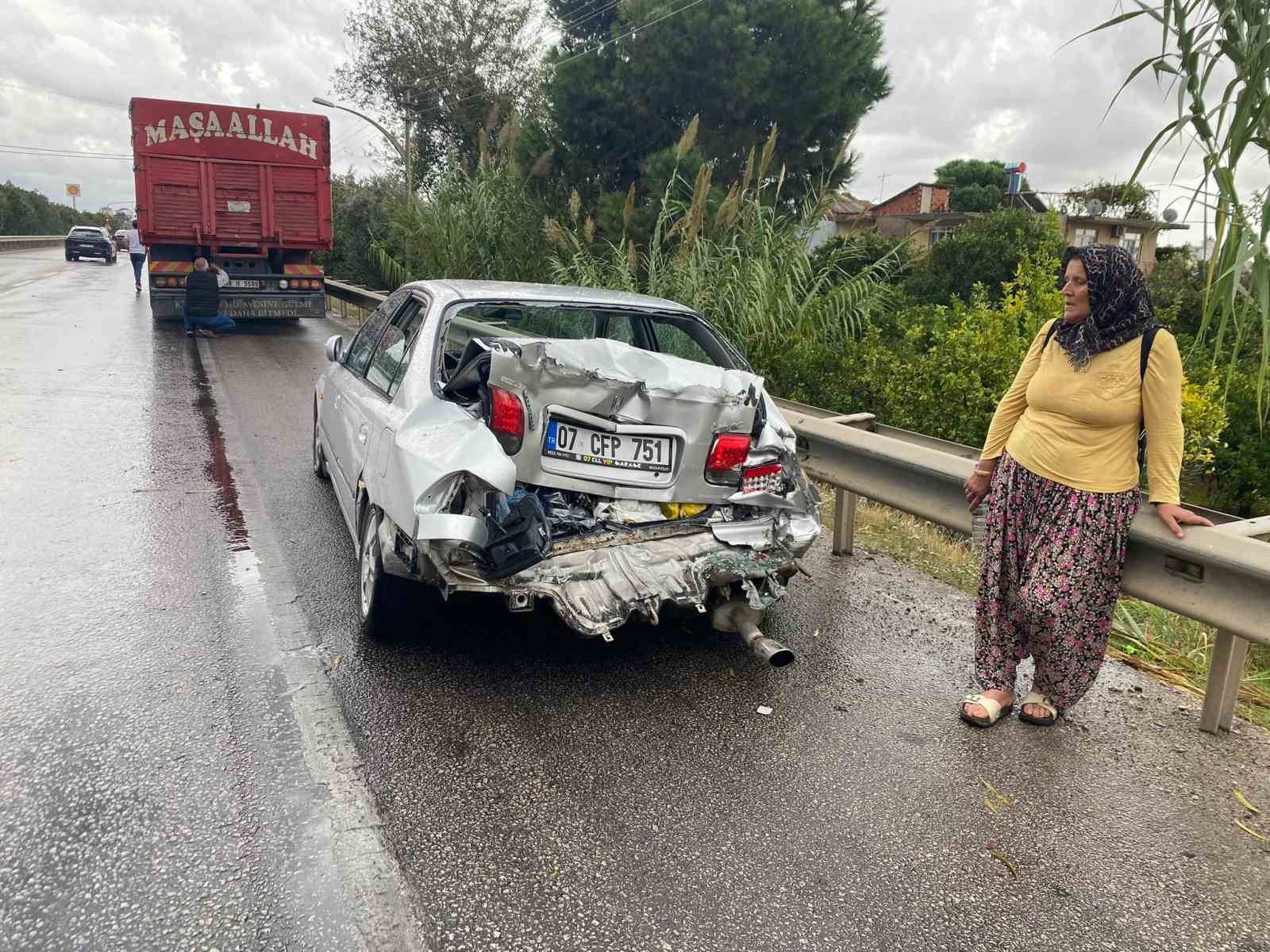antalyada 4 aracli zincirleme kaza 2 alman turist yaralandi 1 SMB8PXjX