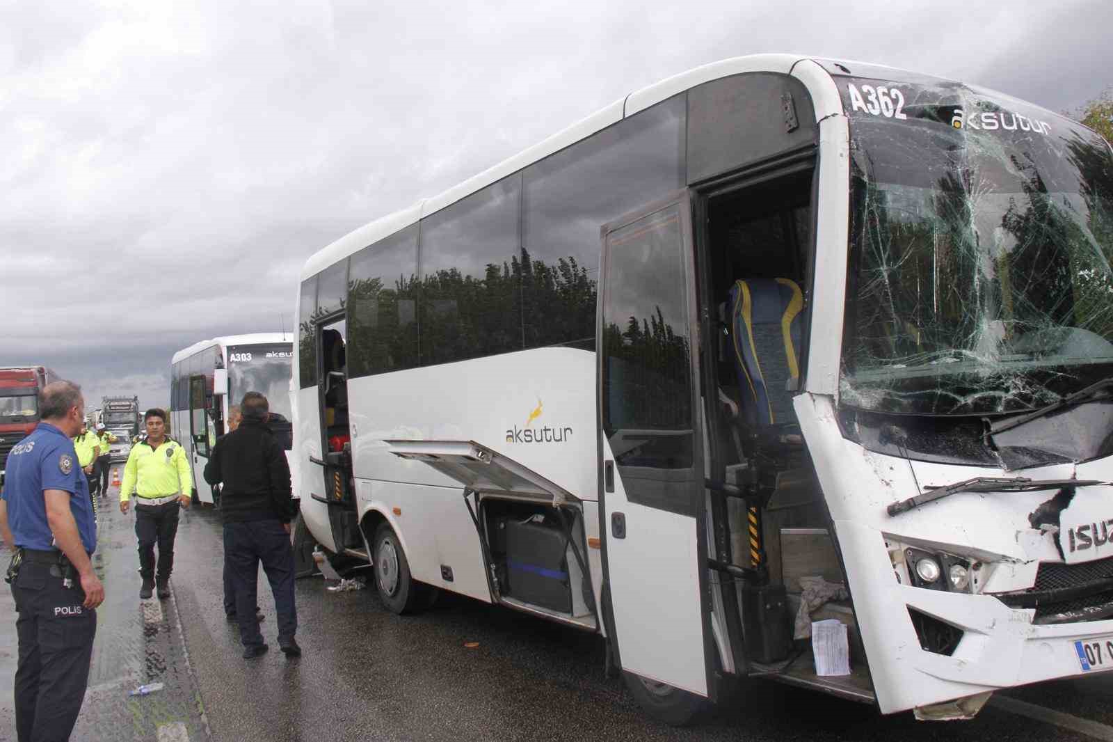 antalyada 4 aracli zincirleme kaza 2 alman turist yaralandi 2 hf7SaaNP