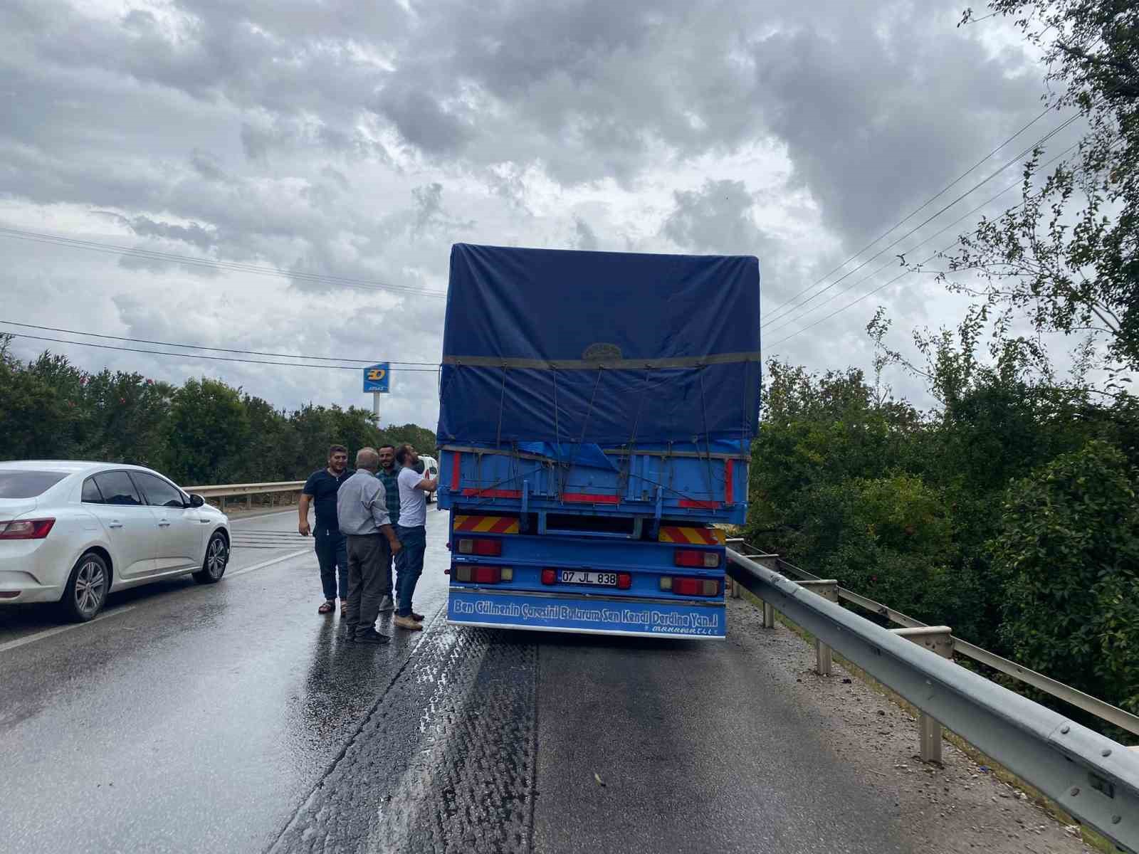 antalyada 4 aracli zincirleme kaza 2 alman turist yaralandi 3 MVSmdVBS