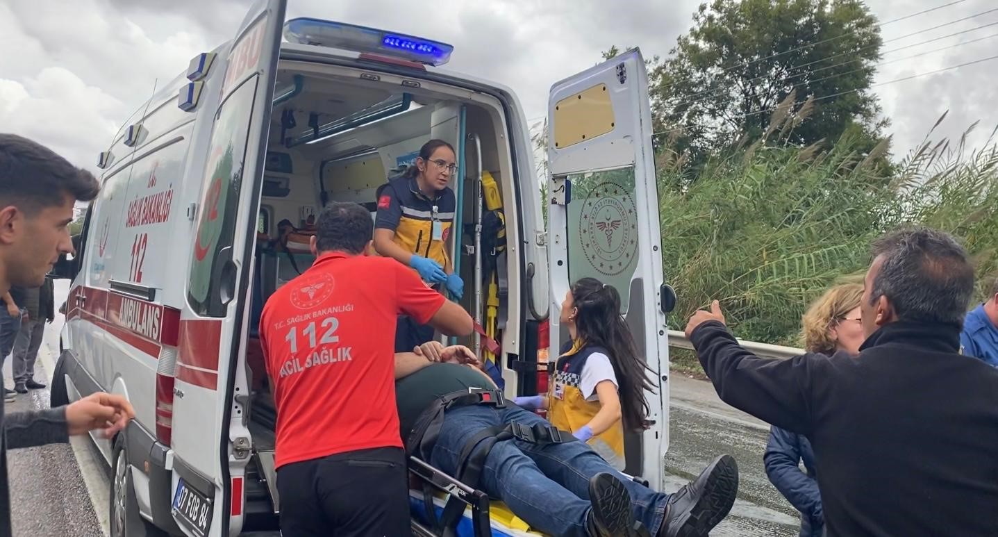 antalyada 4 aracli zincirleme kaza 2 alman turist yaralandi 8 Jkvh3PMt