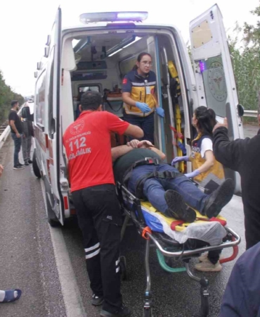 antalyada-4-aracli-zincirleme-kaza-2-alman-turist-yaralandi-HUTSfQEM.jpg