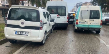 antalyada-4-aracli-zincirleme-kaza-aracta-sikisan-yolcu-itfaiye-ekiplerince-cikartildi-VE9C5vrC.jpg