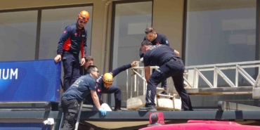 antalyada-4-kattan-tente-uzerine-dusen-genc-adam-icin-seferber-oldular-HAaDBIMh.jpg