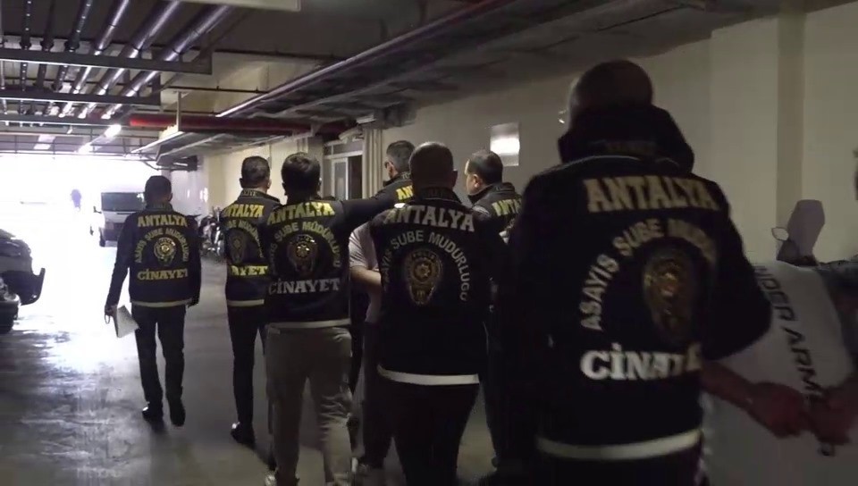 antalyada 40 bin tl karsiligi silahli saldiriya 2 tutuklama 0 QlJkn7XY