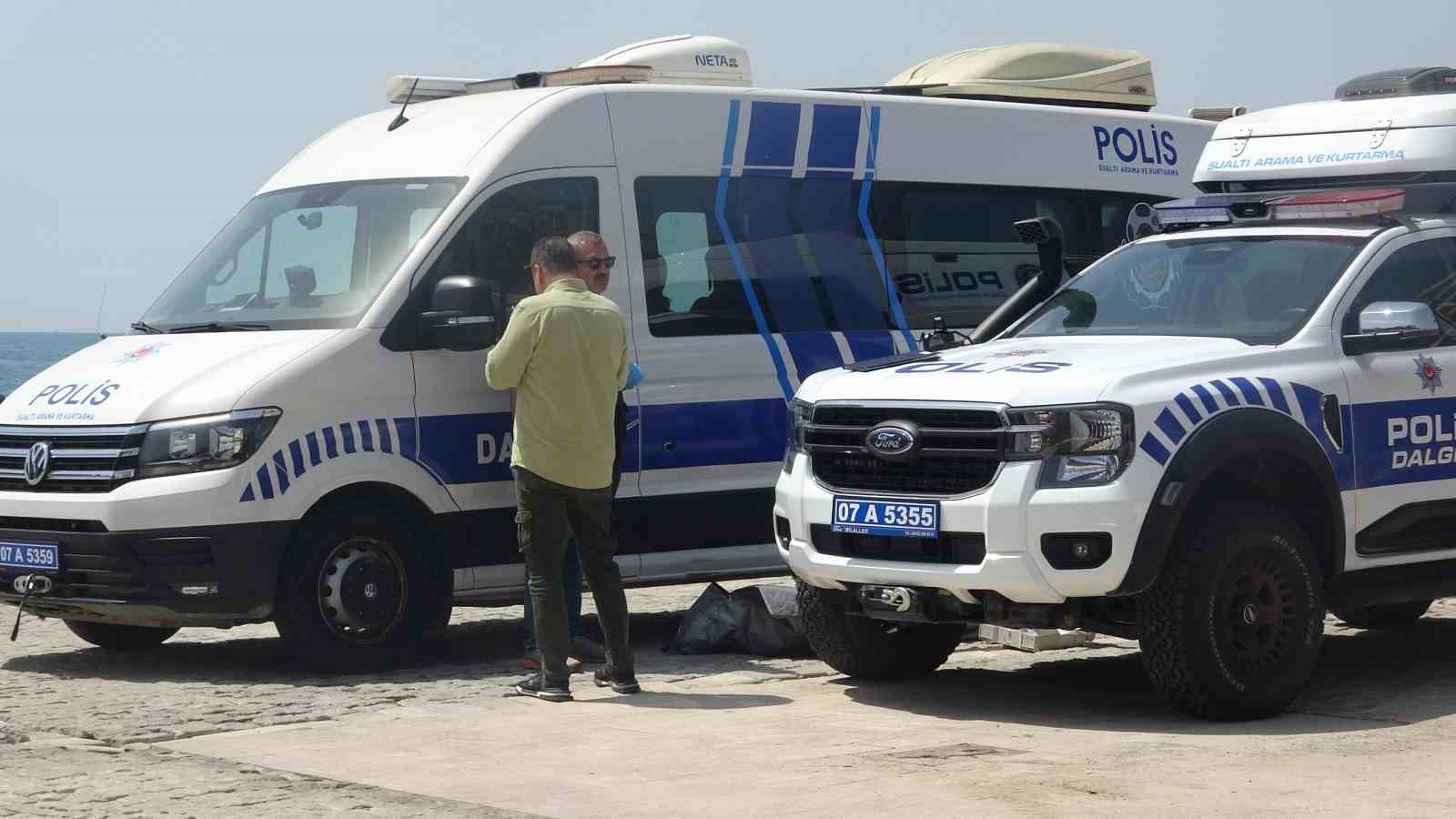 Antalya’da 40 metrelik falezlerden düşen ABD uyruklu turist hayatını kaybetti 5 antalyada 40 metrelik falezlerden dusen abd uyruklu turist hayatini kaybetti 1 XnDjQek2
