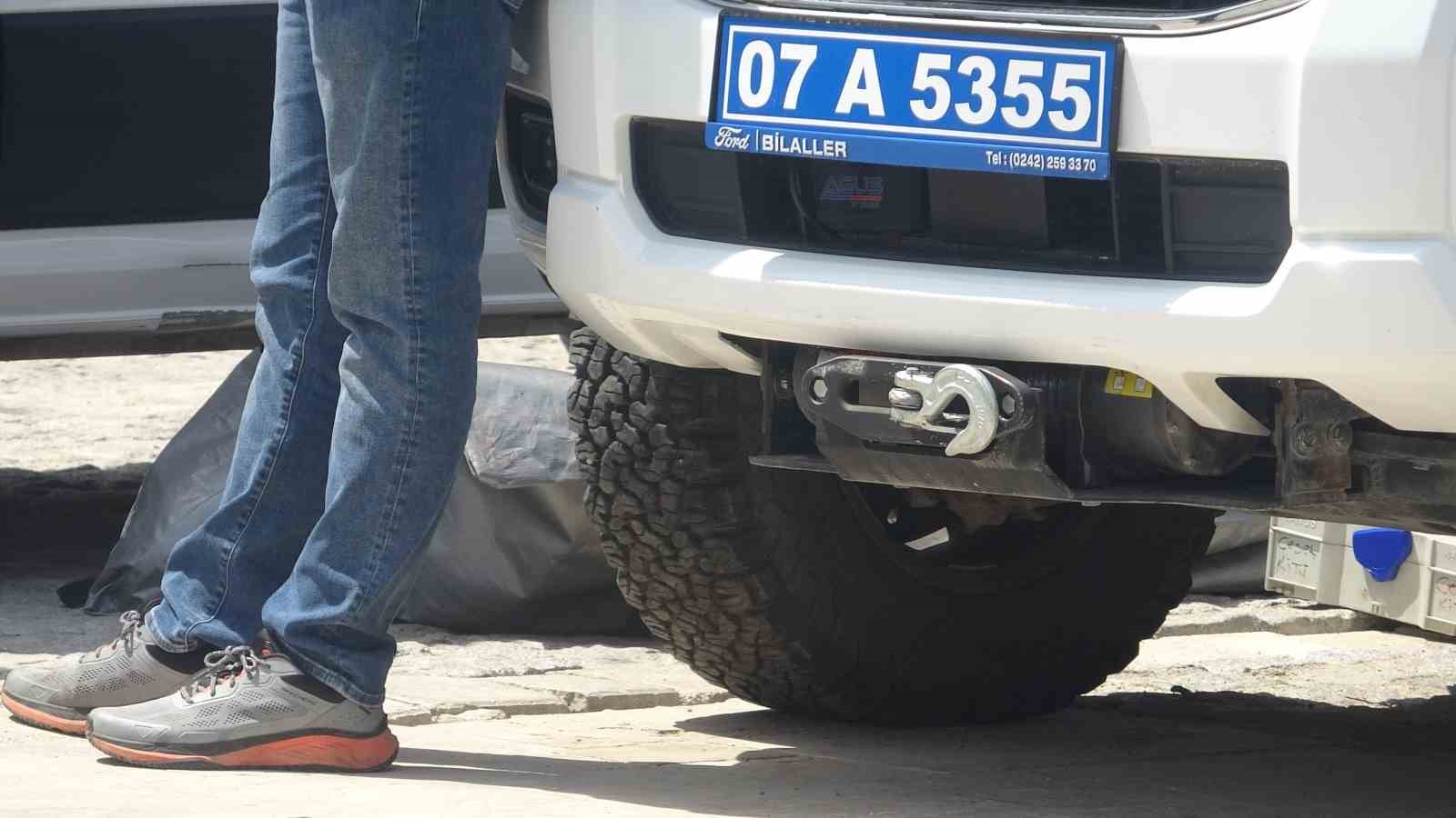 Antalya’da 40 metrelik falezlerden düşen ABD uyruklu turist hayatını kaybetti 6 antalyada 40 metrelik falezlerden dusen abd uyruklu turist hayatini kaybetti 2 CkNuTQMc