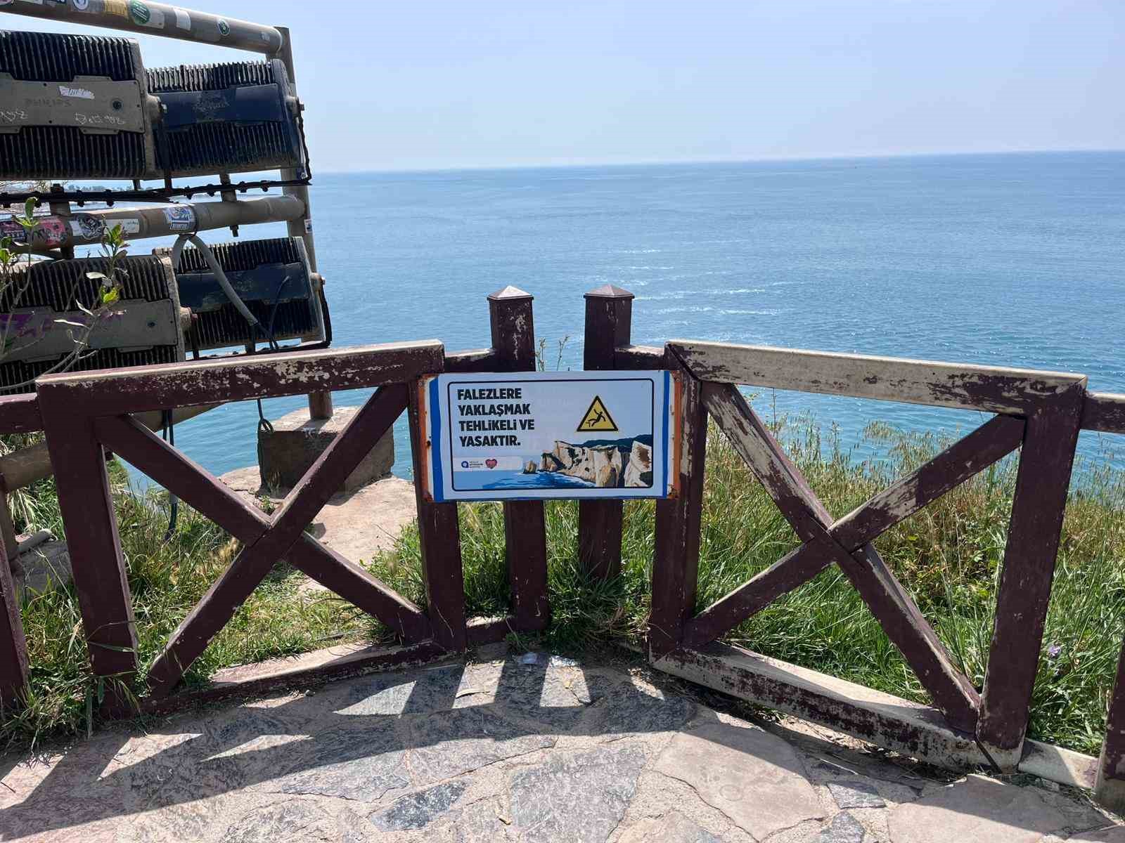Antalya’da 40 metrelik falezlerden düşen ABD uyruklu turist hayatını kaybetti 7 antalyada 40 metrelik falezlerden dusen abd uyruklu turist hayatini kaybetti 3 X2yBFEvh