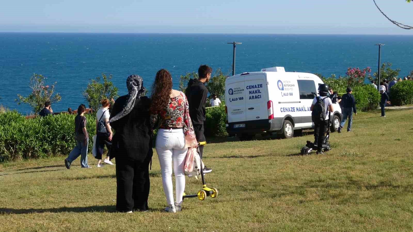 antalyada 40 metrelik falezlerden dusen sahis hayatini kaybetti 0 7rMGyzMc