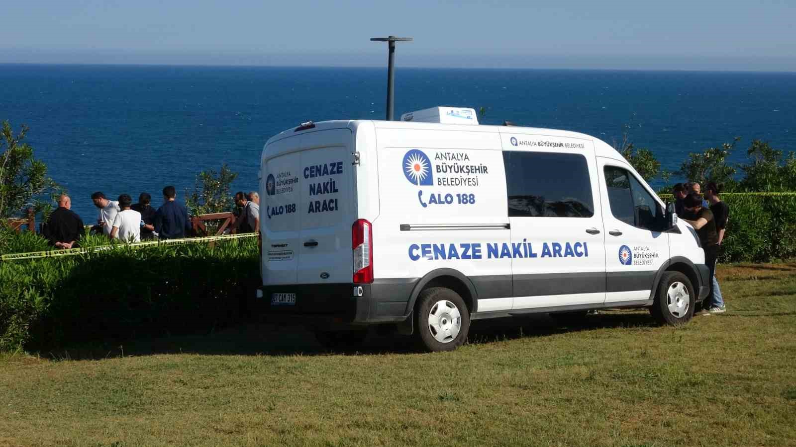 antalyada 40 metrelik falezlerden dusen sahis hayatini kaybetti 2