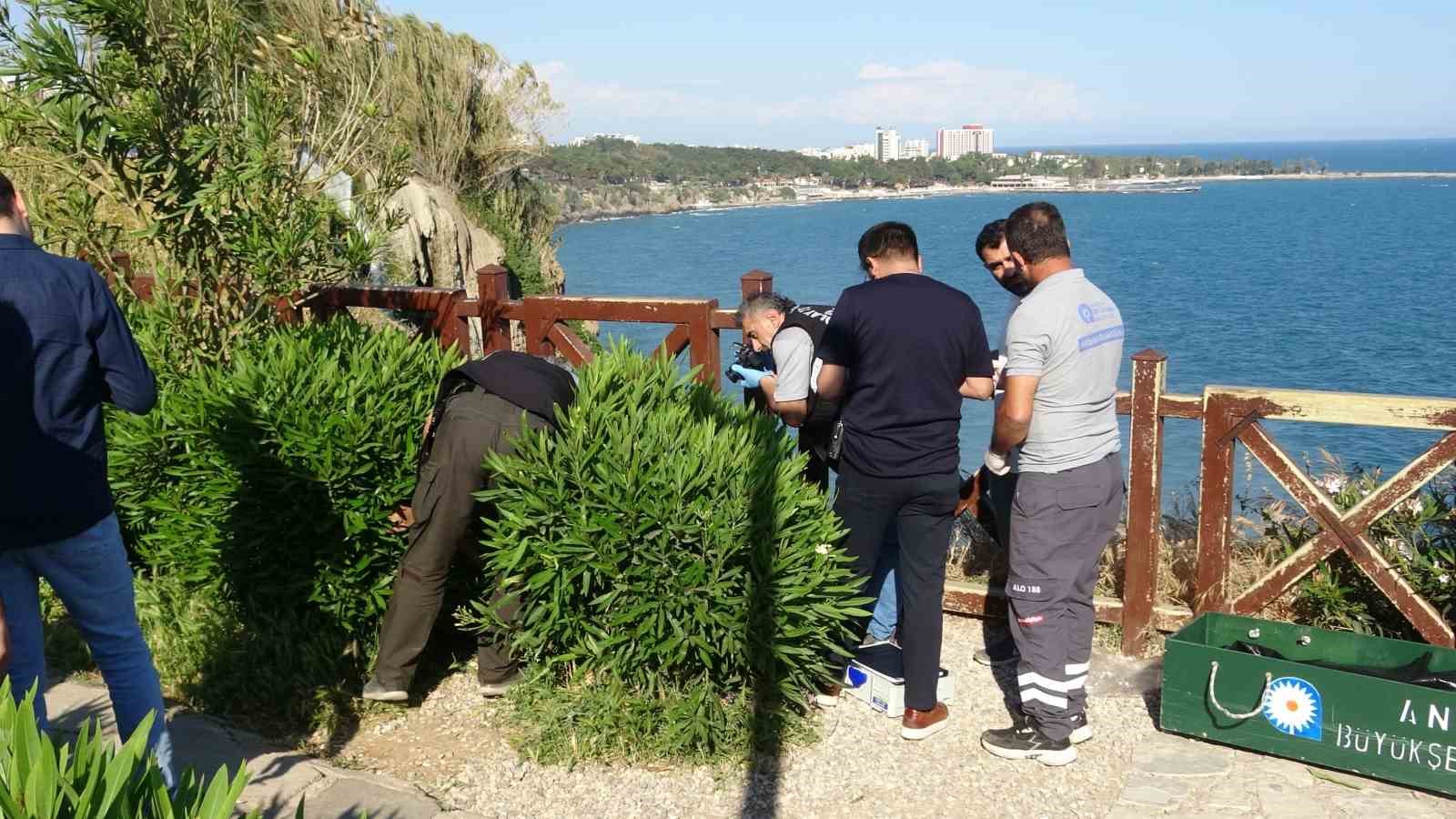 antalyada 40 metrelik falezlerden dusen sahis hayatini kaybetti 3 yqM9ptUp