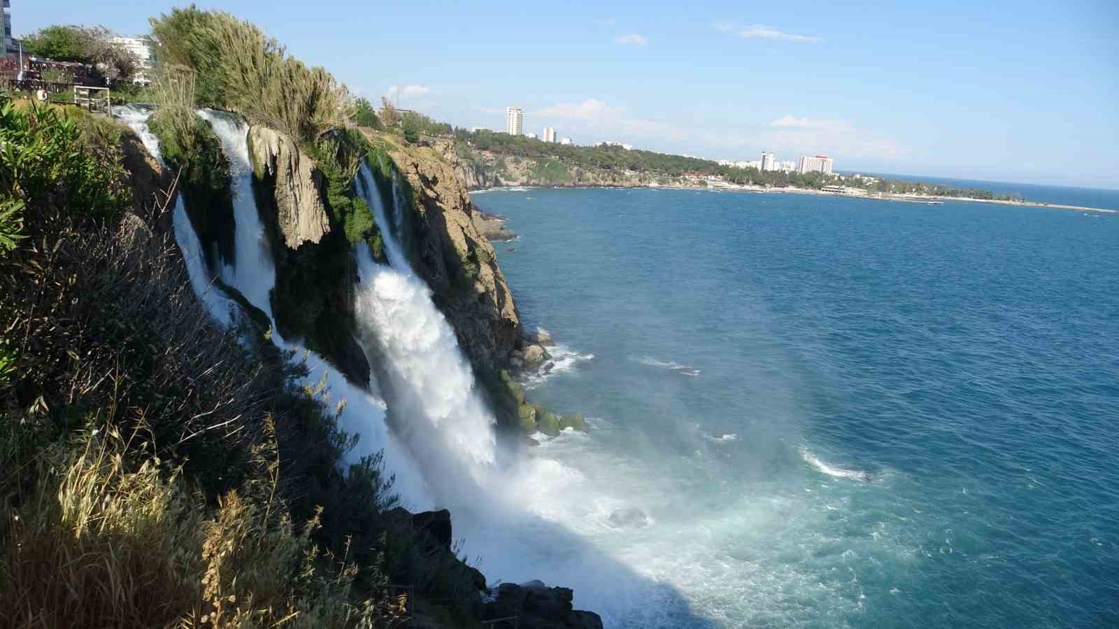 antalyada 40 metrelik falezlerden dusen sahis hayatini kaybetti 4 qiXakOTP