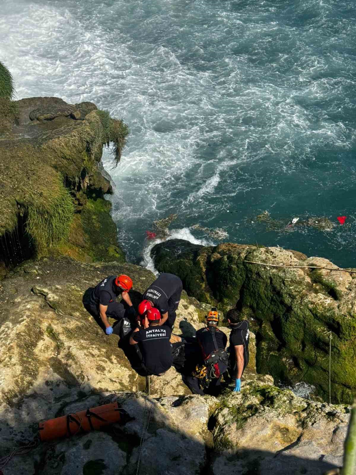 antalyada 40 metrelik falezlerden dusen sahis hayatini kaybetti 6
