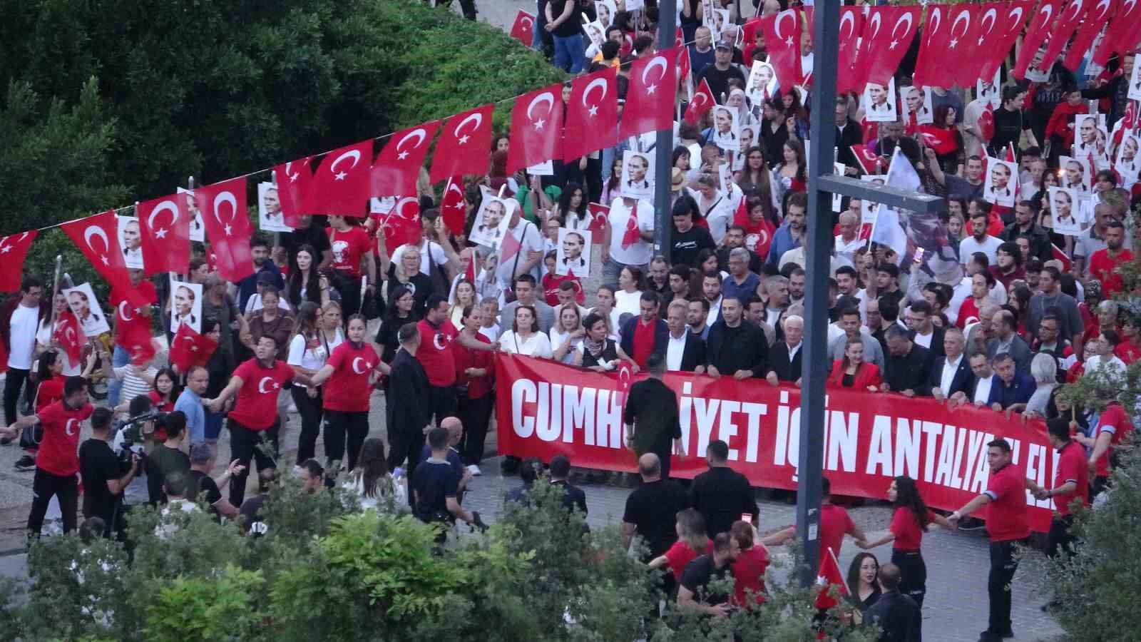 antalyada 400 metrelik turk bayragiyla fener alayi 8