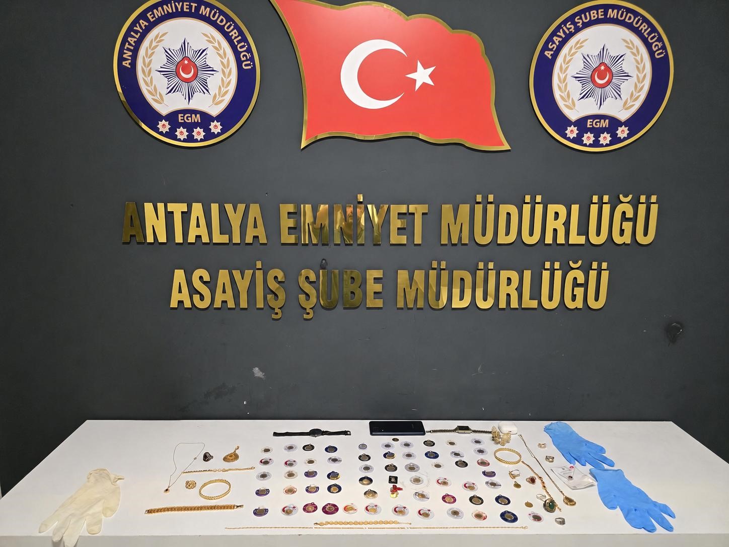 antalyada 410 bin lira degerinde ziynet esyasi calan hirsiz yakalandi 1