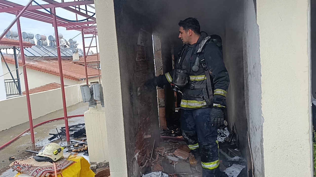 antalyada 5 katli apartmanin cati katinda korkutan yangin 4 mkvG8Fql
