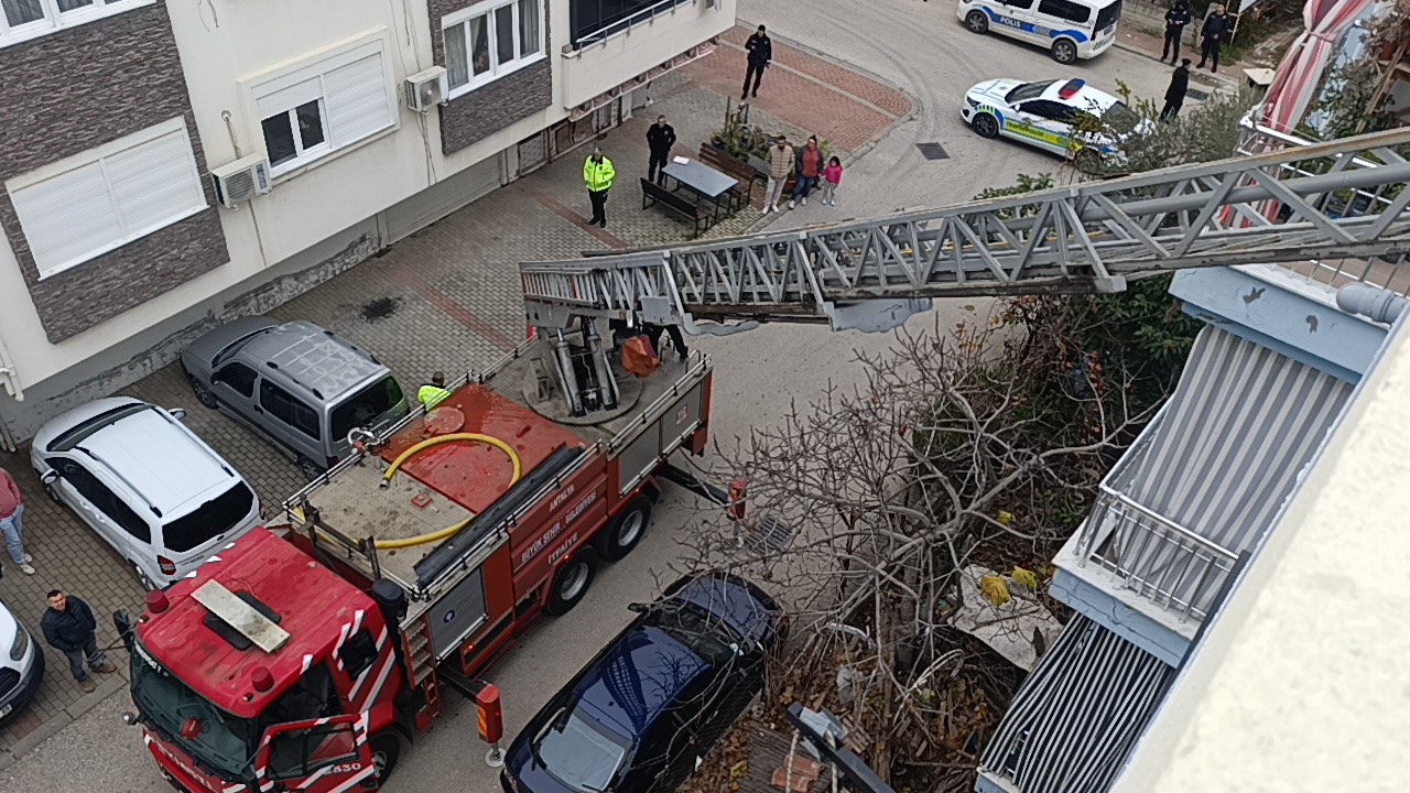 antalyada 5 katli apartmanin cati katinda korkutan yangin 8 RJvu8liq