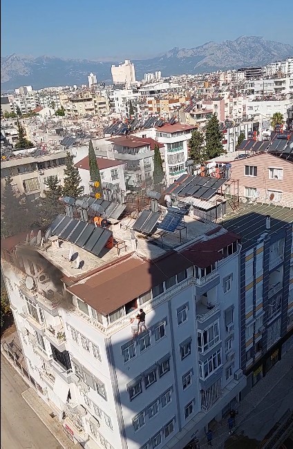 Antalya’da 5 katlı binanın terasındaki yangında can pazarı 9 antalyada 5 katli binanin terasindaki yanginda can pazari 5 4Xa7baFn