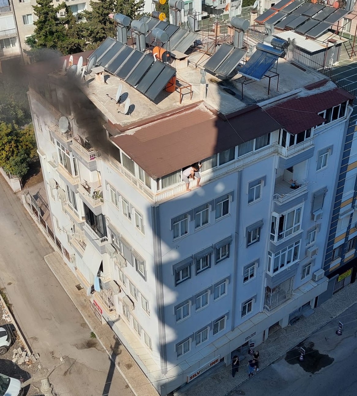 Antalya’da 5 katlı binanın terasındaki yangında can pazarı 10 antalyada 5 katli binanin terasindaki yanginda can pazari 6 GdeVR9Q8