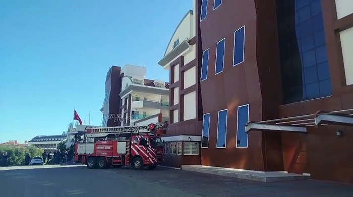 antalyada 5 yildizli oteldeki yangin korkuttu 0 A9DqK4CR