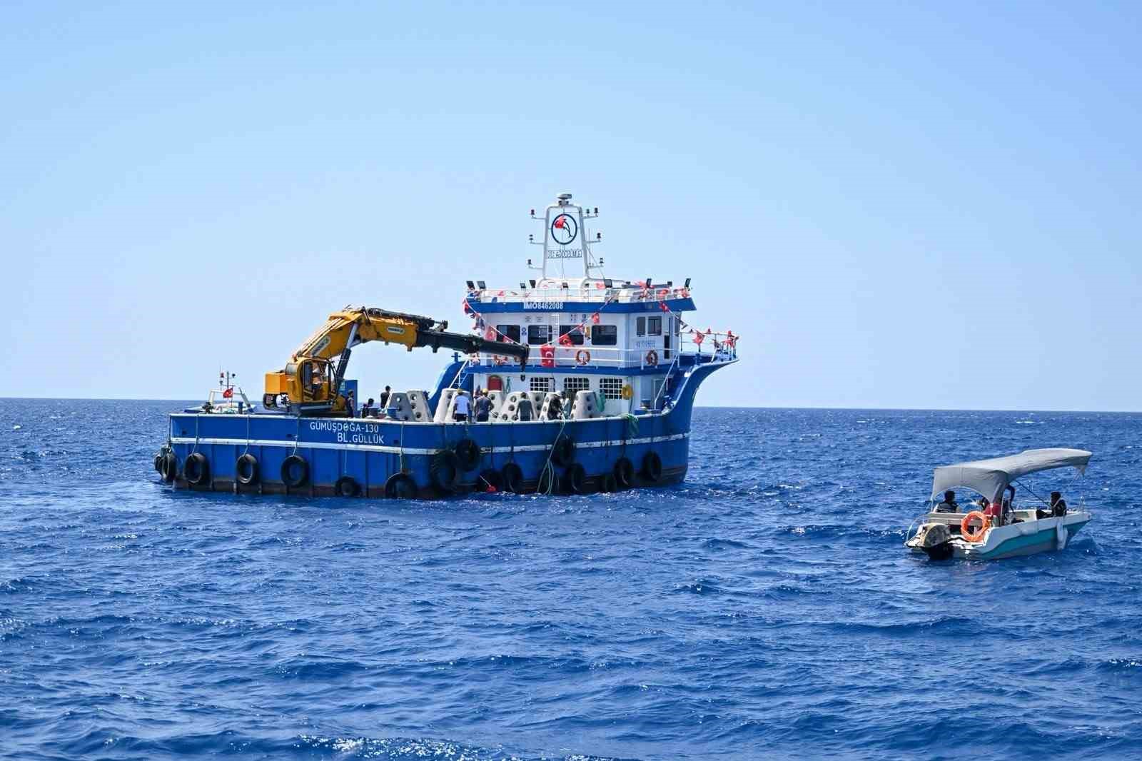 antalyada 50 yapay resif denize indirildi 2 vgaXsALO