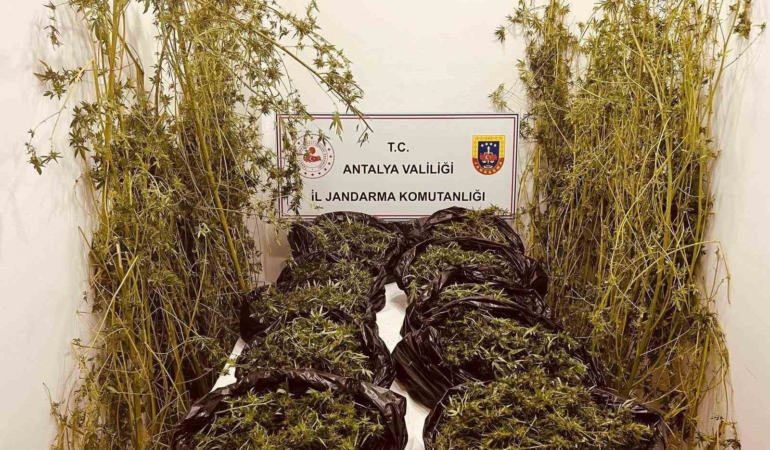 antalyada-53-kilo-uyusturucu-ele-gecirildi-nTrdevJO.jpg