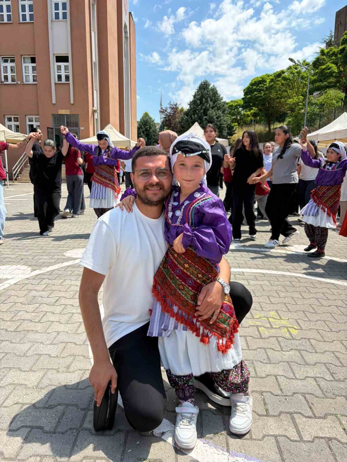 antalyada 7 yasindaki ogrencinin ogretmeniyle kavusma ani yurekleri isitti 5 dGEvwMp1