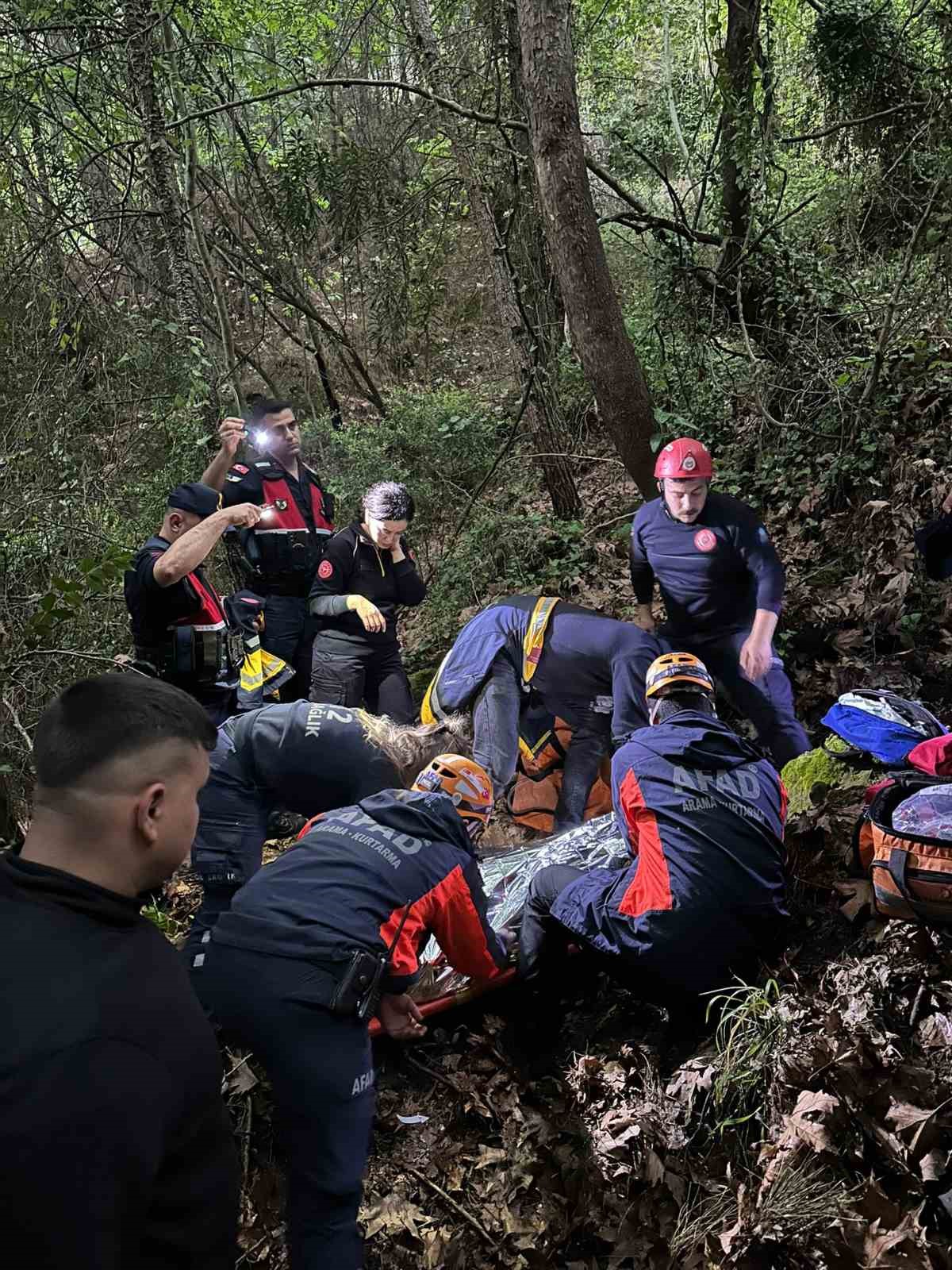 antalyada 80 metrelik ucuruma yuvarlanan adam yarali olarak kurtarildi 5