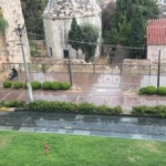 antalyada-aniden-bastiran-yagmur-tatilcilere-temmuz-ayinda-semsiye-actirdi-UES6lMY3.jpg