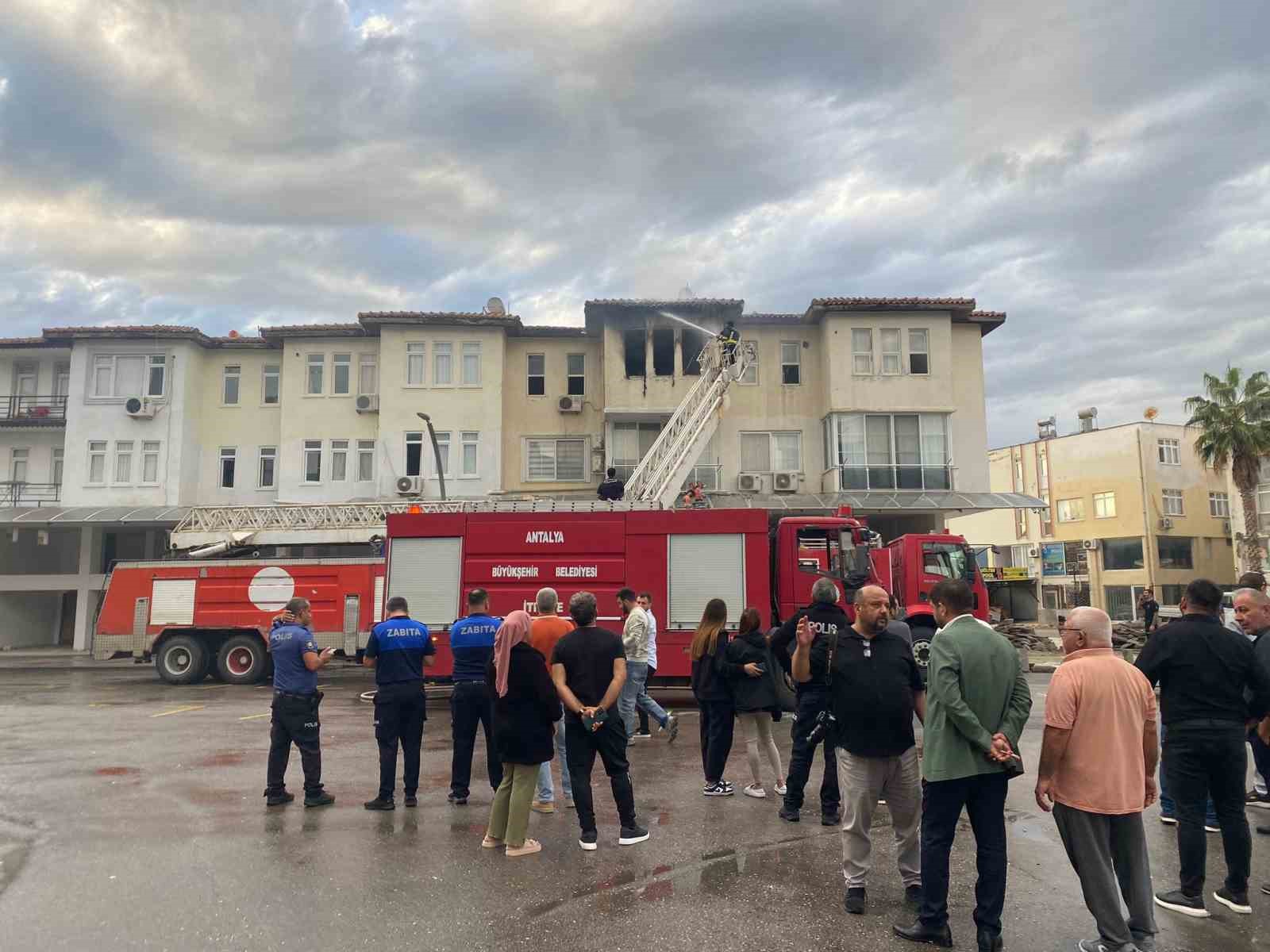 antalyada apartman dairesi alev alev yandi 3