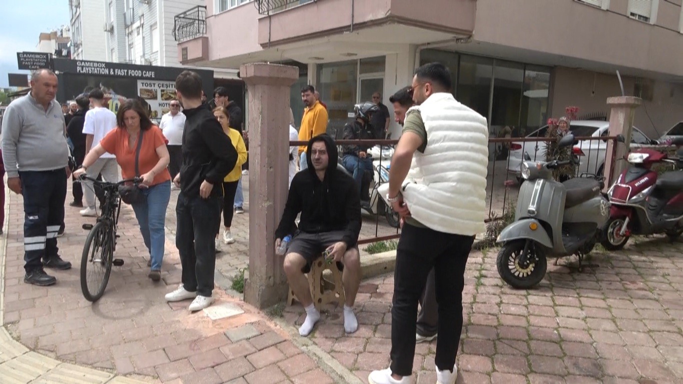 Antalya’da apartman dairesindeki yangın korkuttu: 5 kişi tedbir amaçlı hastaneye götürüldü 8 antalyada apartman dairesindeki yangin korkuttu 5 kisi tedbir amacli hastaneye goturuldu 4 bpTB1cJk
