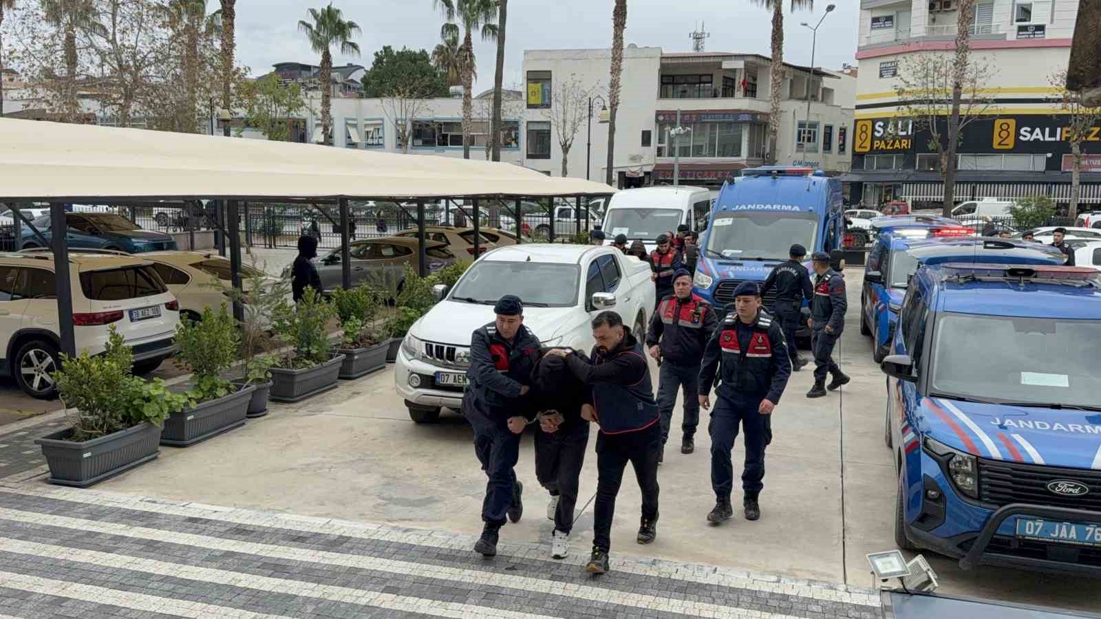 antalyada arac icinde yanmis ceset olayinda 4 gozalti 1 STvJ1kHZ