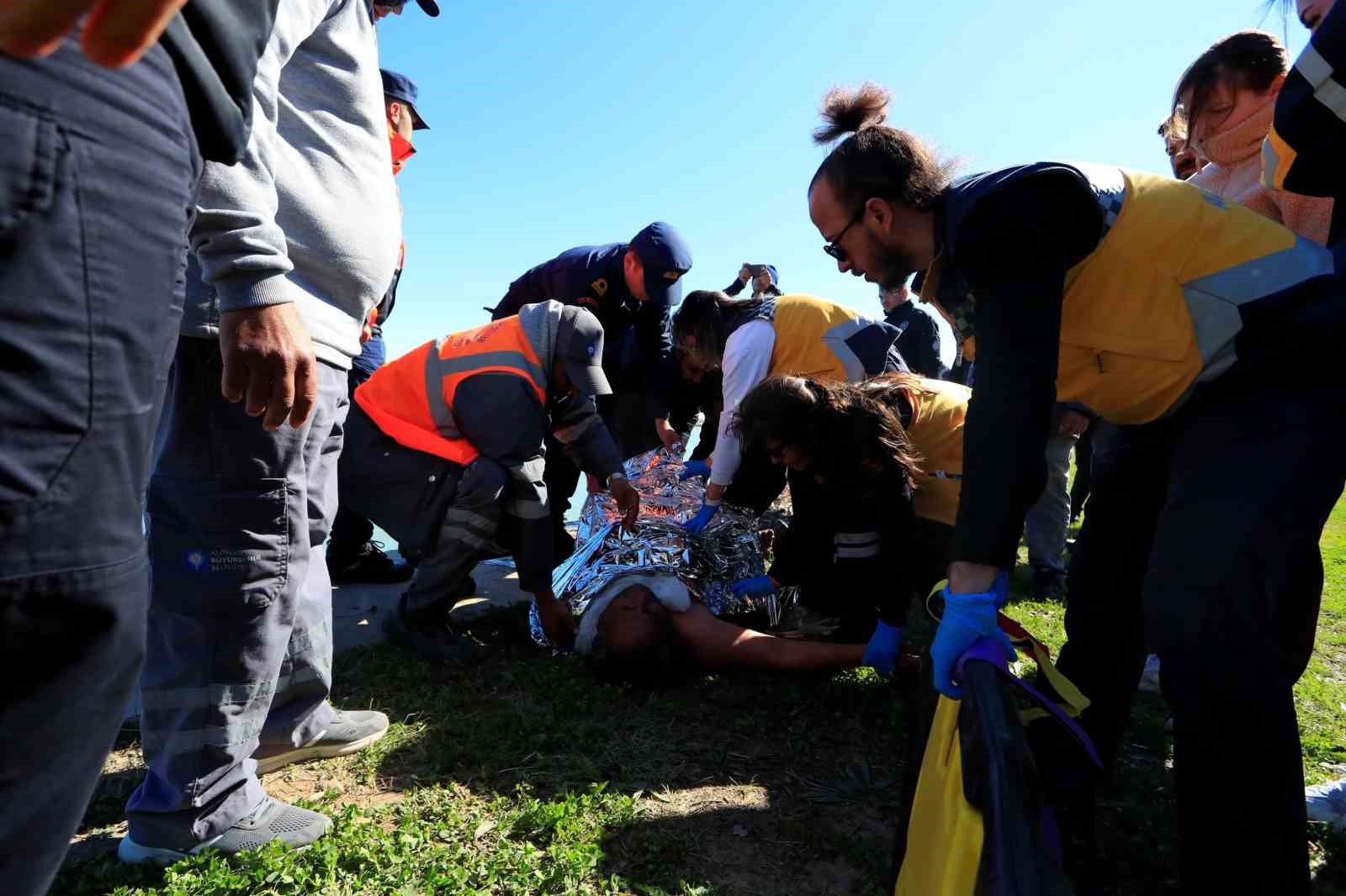 antalyada arkadaslarina kizan belediye calisaninin eylemine can simitli mudahale 6 Qm9lgUmK