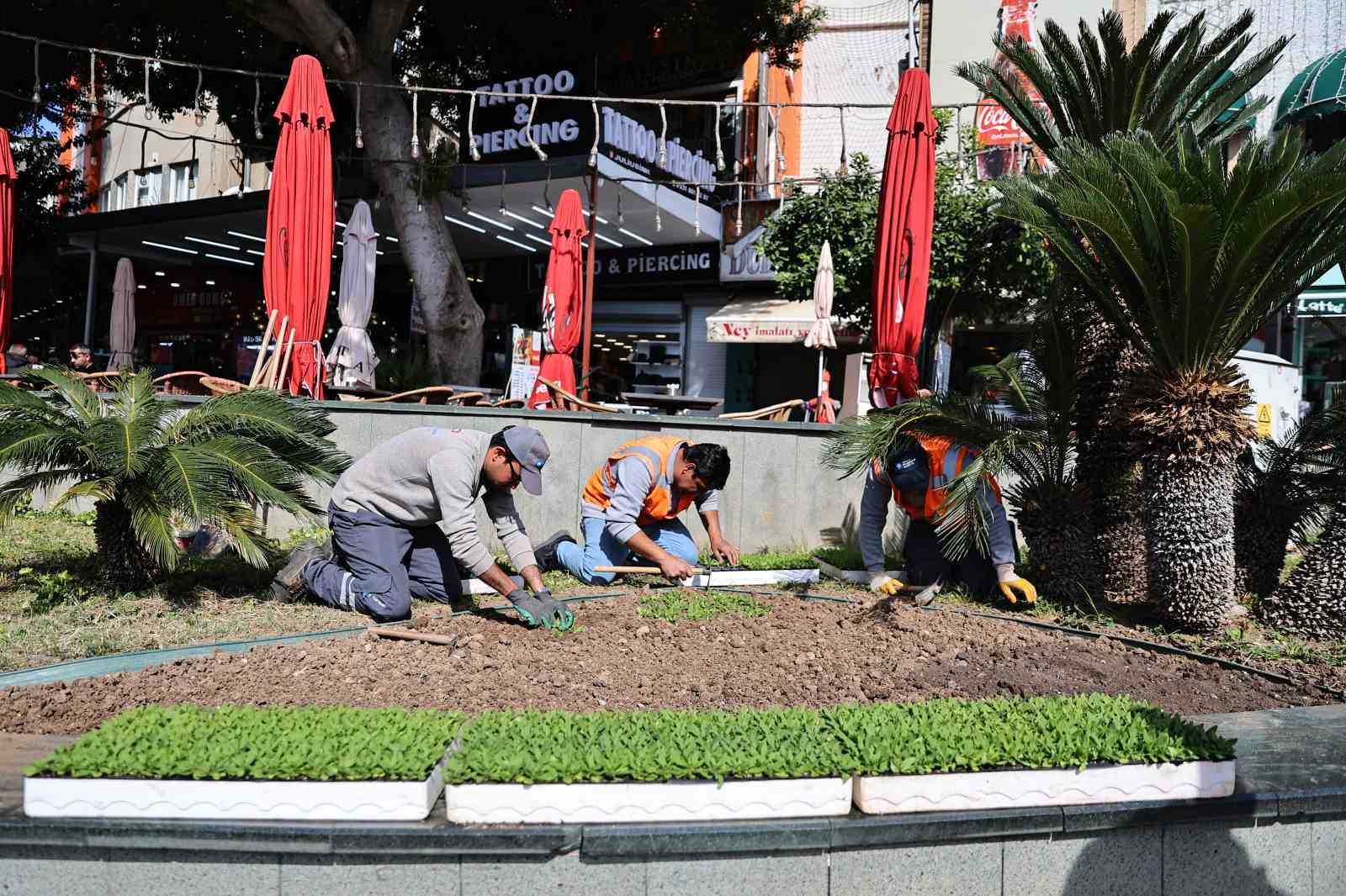 antalyada bahar hazirligi 4 milyon cicek toprakla bulusuyor 1 RgS8MEAn